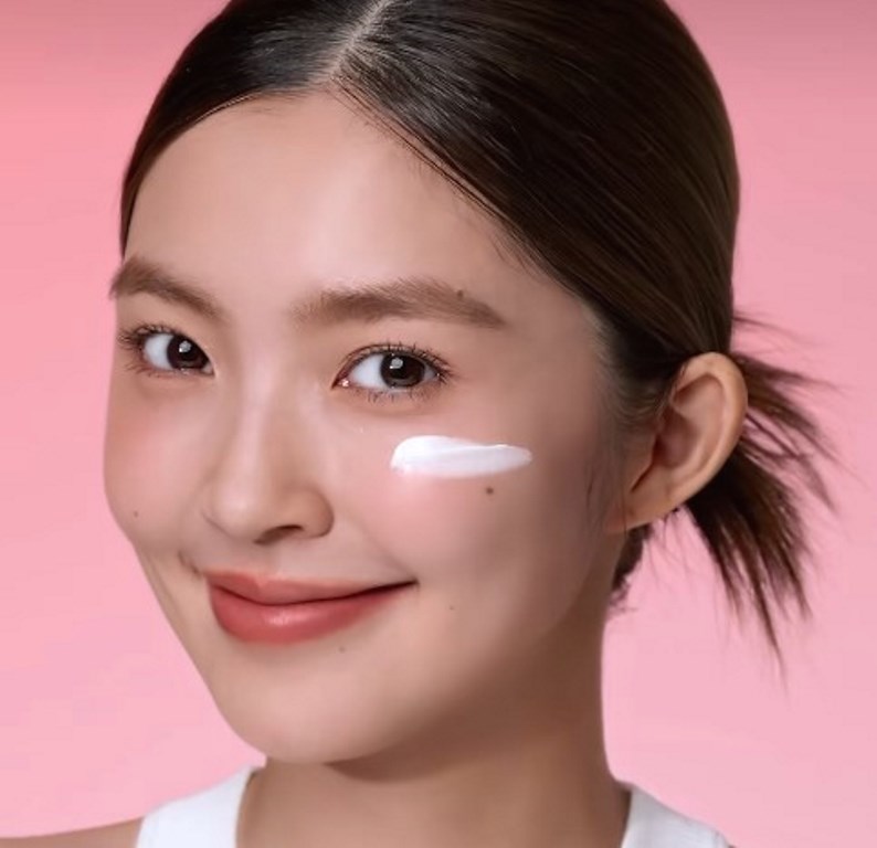 Tone Up Sunscreen vs Regular Sunscreen: Mana yang Lebih Tepat untuk Kulitmu?