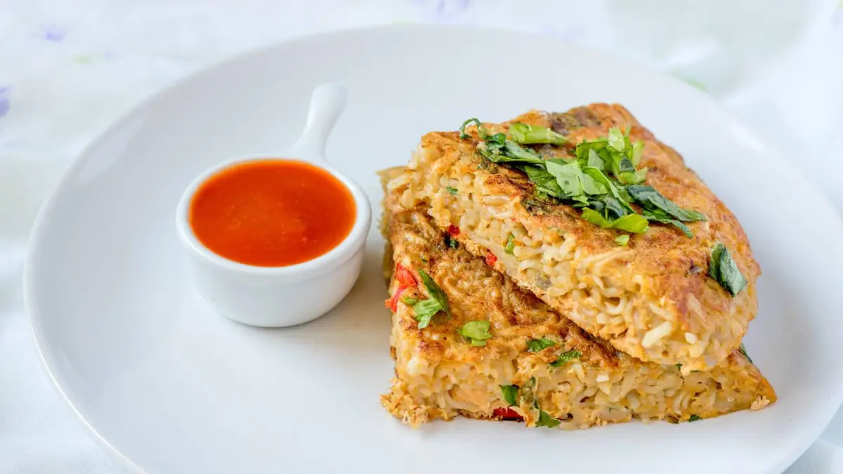 Martabak Telur Hemat: Duel Mie Telur vs Roti Tawar