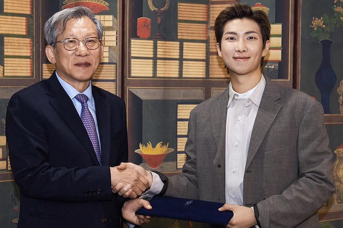 RM BTS Bawa Koleksi Seni ke Museum Internasional dan Mengubah Cara Kita Melihat K-Pop