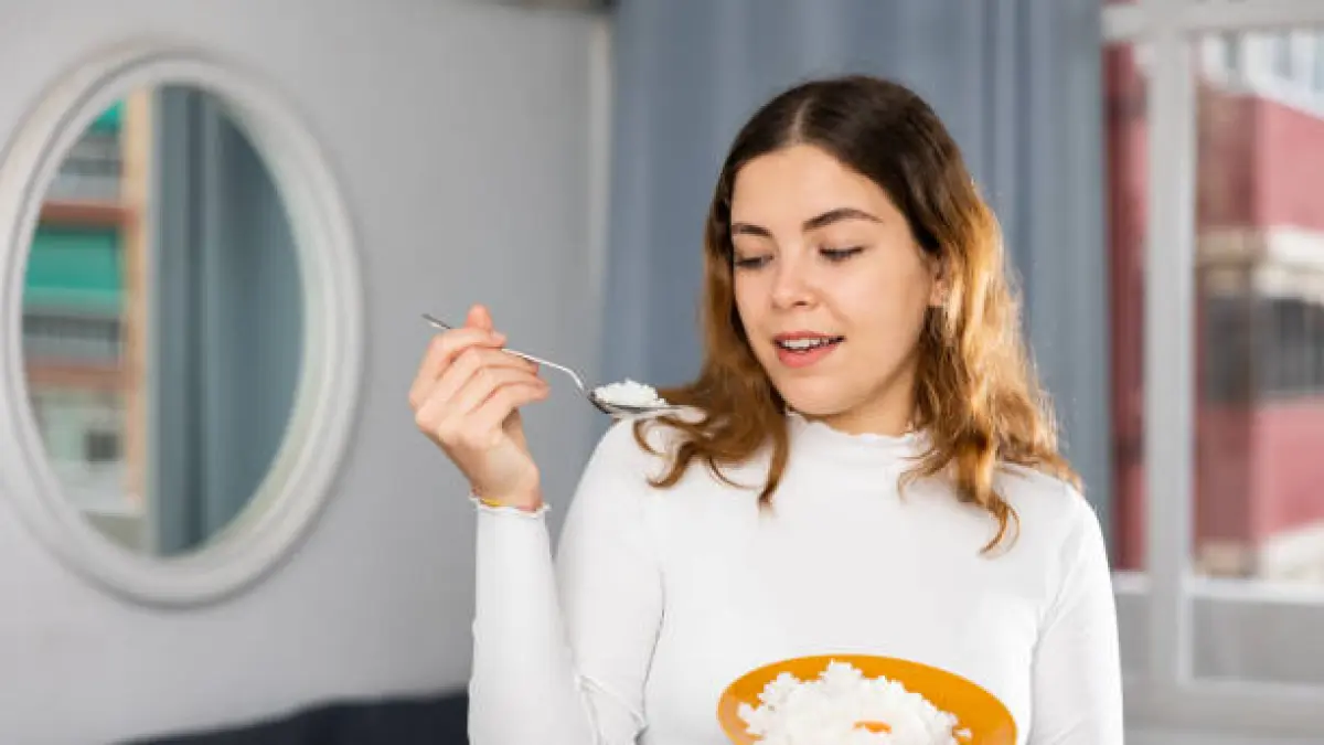 Makan Larut Malam Merusak Tidur Dalam: Saat Metabolisme Dipaksa Lembur