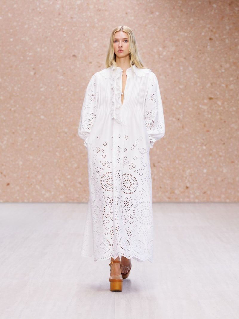 Putri Selebriti Menegaskan Identitas di Runway Paris Fashion Week