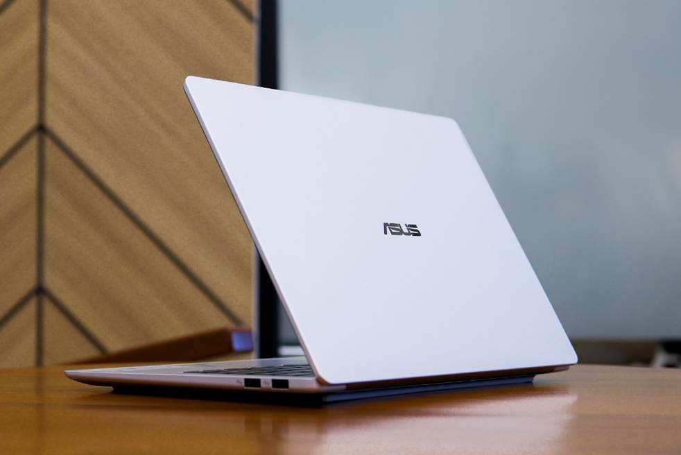 ASUS Vivobook S14 S5452MA: Laptop Tipis 14 Inci untuk Produktivitas Mobile Ekstrem