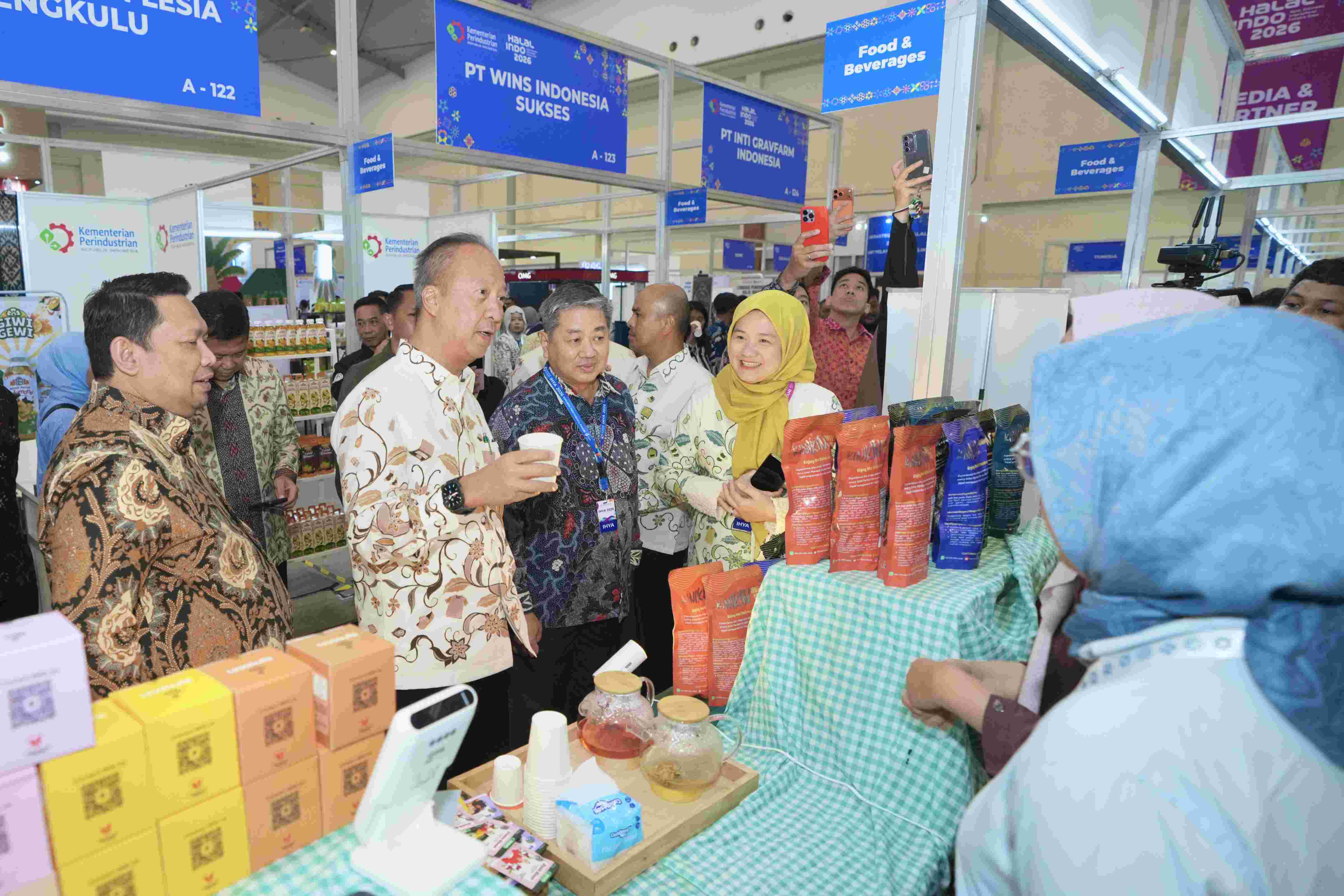Sertifikasi Halal Kosmetik: Alarm Keras untuk Brand Makeup Lokal