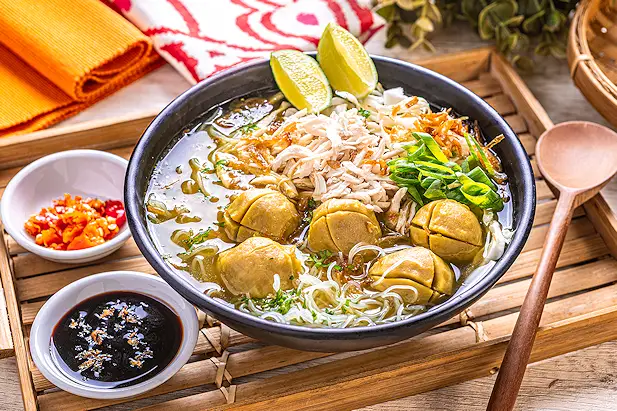 Bakso Kuah Gurih Dua Gaya: Soto Tradisional vs Taichan Pedas