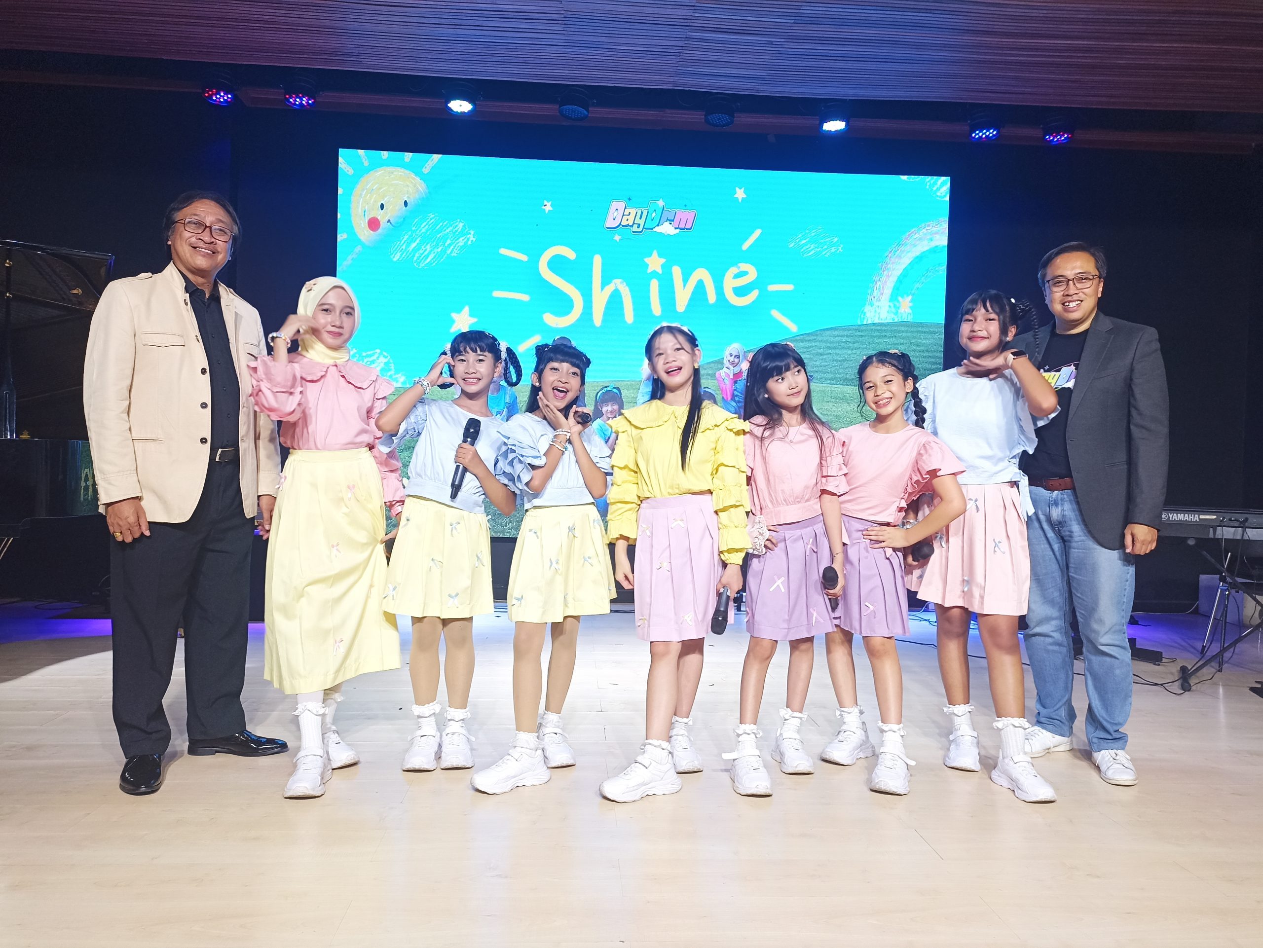 Dua Girl Group Baru, Dua Identitas: DAYDRM dan Say Now Mengguncang Panggung Musik