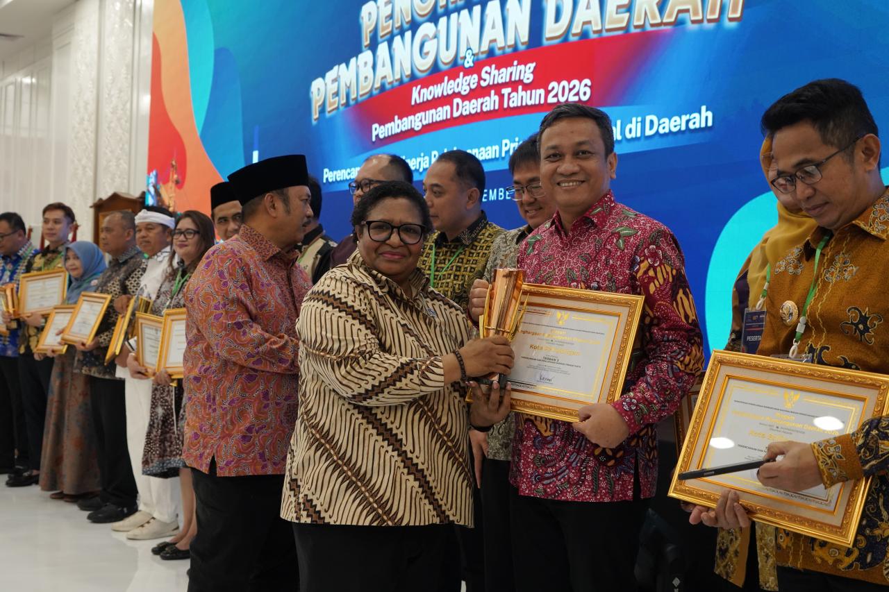 Tiga Kota, Satu Pelajaran: Pendidikan Sebagai Motor Pembangunan Daerah