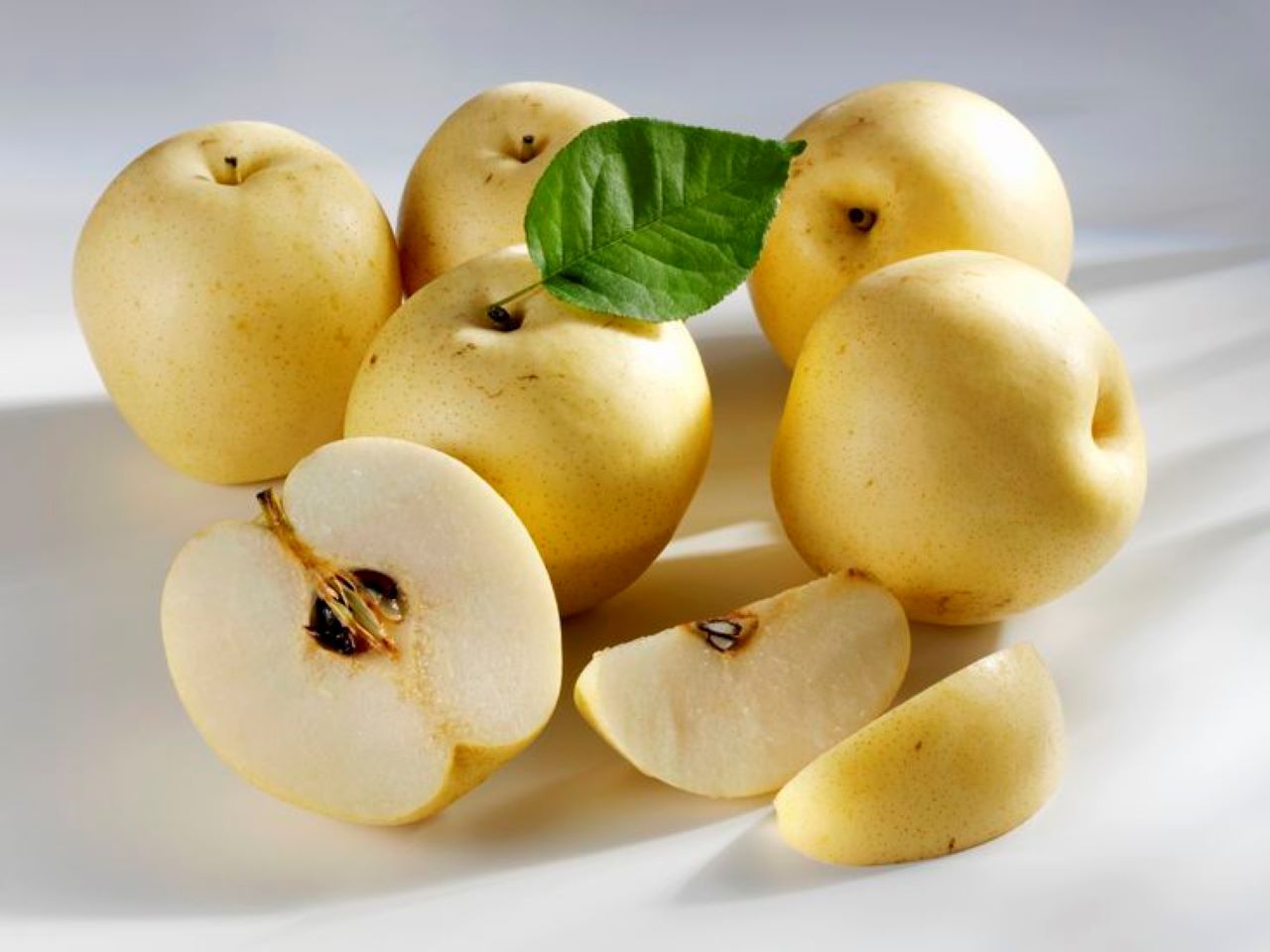 Mangga vs Apel vs Pir: Buah Mana Paling Tepat untuk Kesehatan Anda?