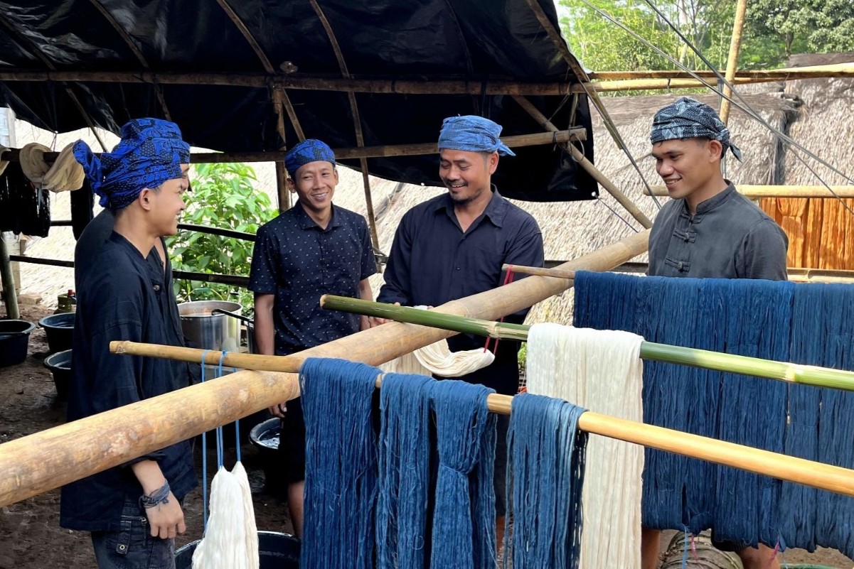Batik dan Tenun: Saat UMKM Tekstil Lokal Naik Kelas