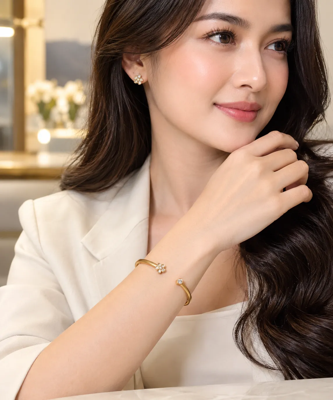 Gelang Emas Twist Tiga Warna: Minimalis, Modern, Lintas Generasi