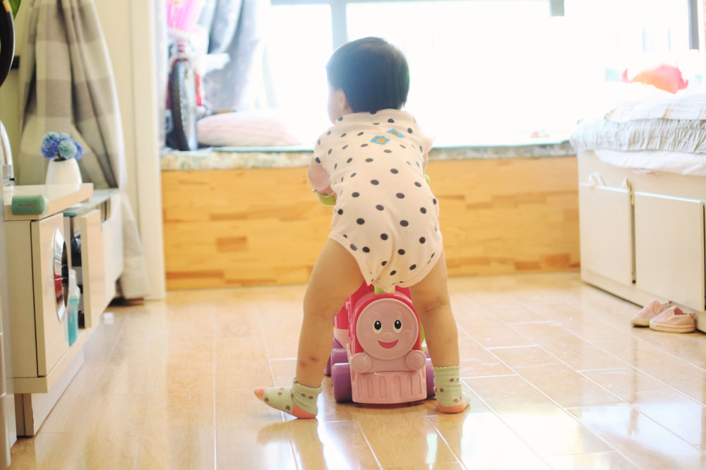 Panduan Perkembangan Motorik: Kapan dan Bagaimana Melatih Bayi Duduk
