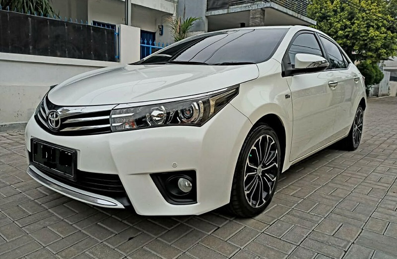 Panduan Beli Sedan Toyota Bekas: Corolla Altis vs Vios G