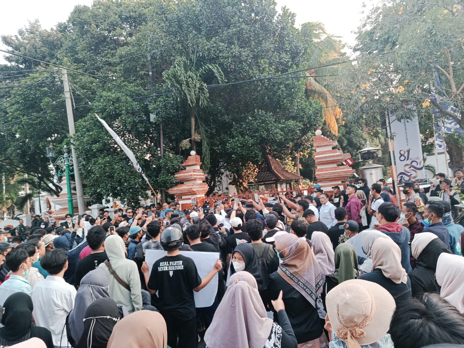 30 Perlintasan Kereta Tanpa Palang: Siapa Bertanggung Jawab?