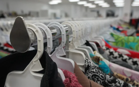 Mengapa Generasi Muda Memilih Thrifting untuk Gaya Sehari-hari