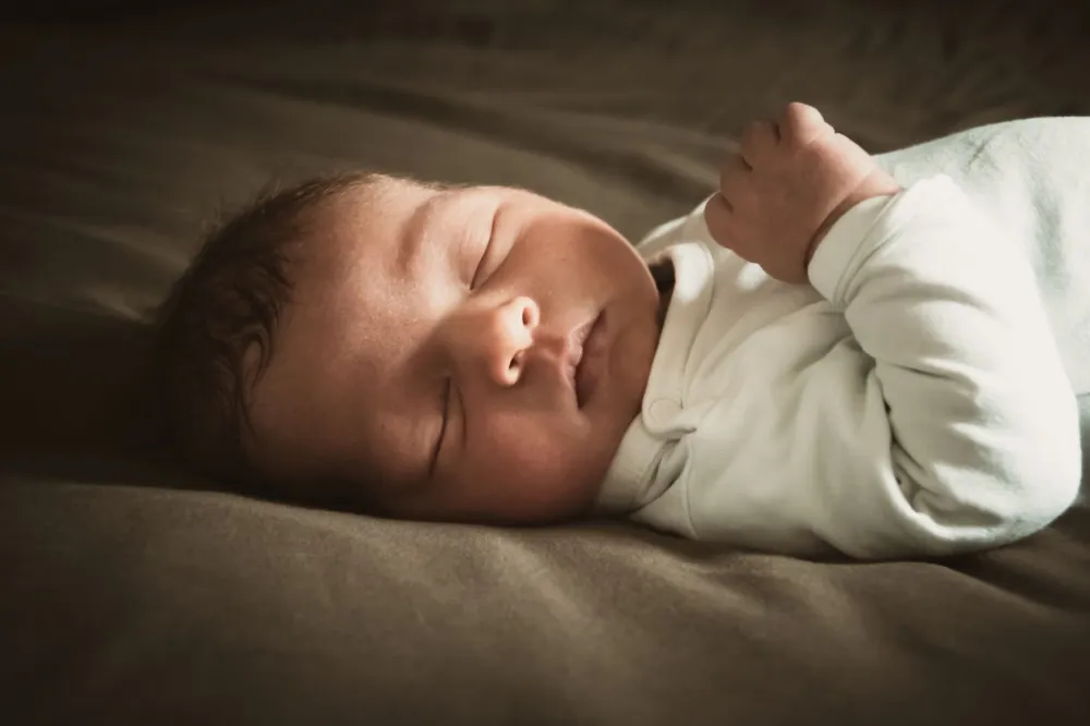 Berapa Jam Bayi Harus Tidur? Panduan Sesuai Usia