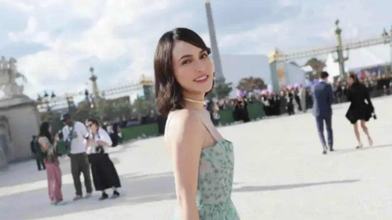 Shandy Aulia Memukau di Paris Fashion Week Dior Summer
