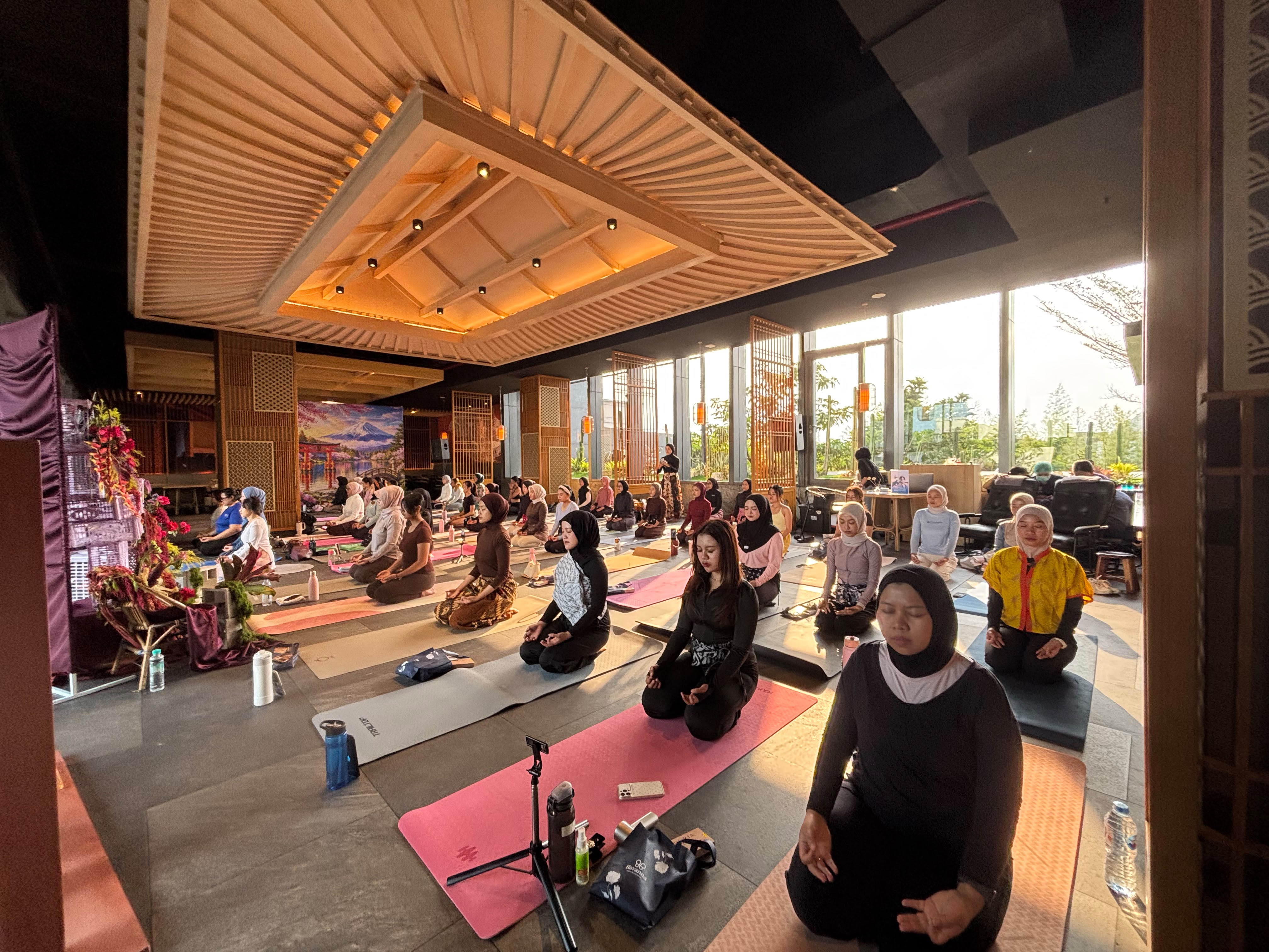 Yoga dan Warisan Budaya: Saat Hotel Menjadikan Perayaan Nasional Lebih Bermakna