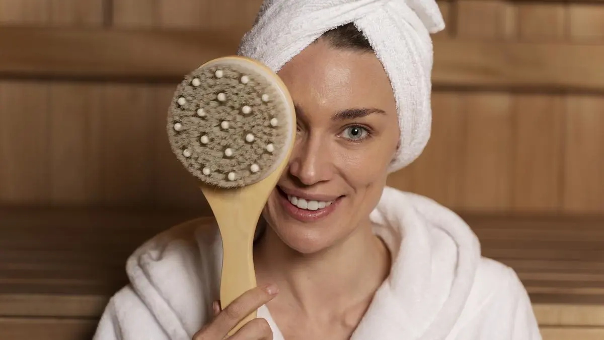 Eksfoliasi Tubuh yang Lembut: Dry Brushing untuk Kulit Halus