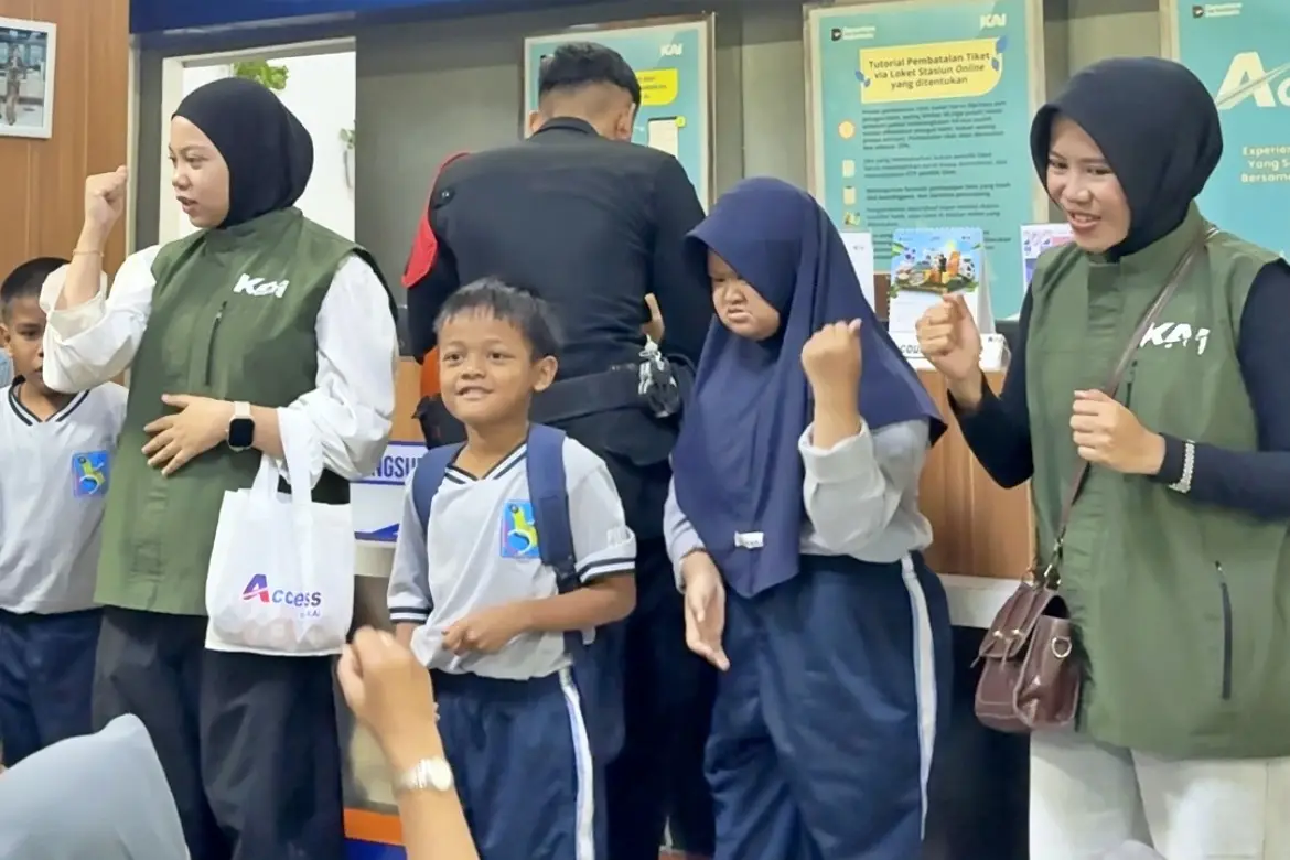 Kereta Api Jadi Ruang Kelas: Eduspoor KAI untuk Siswa SLB