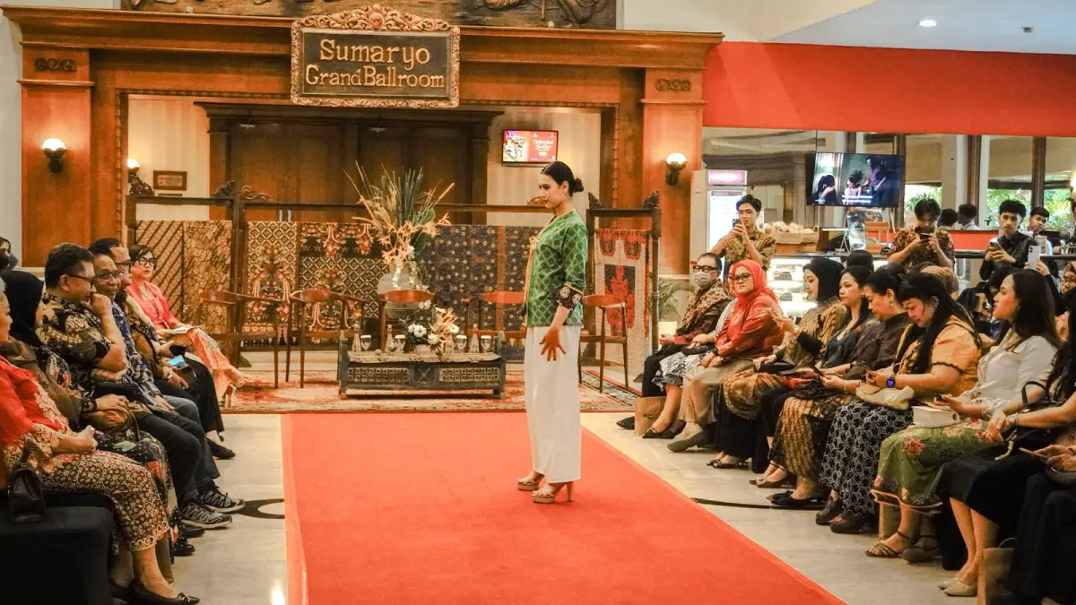 Dari Warisan ke Gaya Harian: Batik yang Kembali Hidup Lewat Generasi Muda