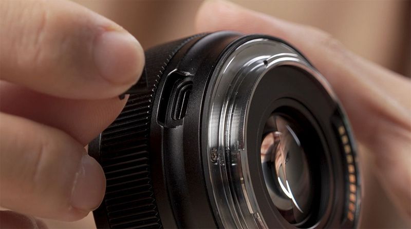Dua Filosofi Lensa Premium: Kompak 35mm vs Telefoto 100-400mm