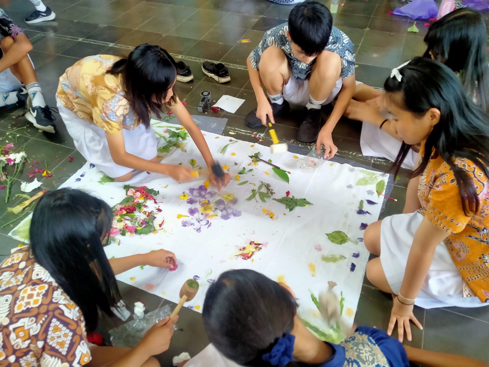 Sekolah Rayakan Hari Batik dengan Workshop Membatik Interaktif