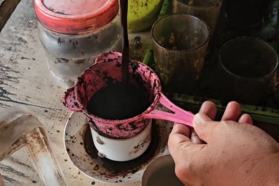 Dari Kopi Rp6.000 hingga Setengah Abad: Ketahanan Pedagang Kopi Legendaris