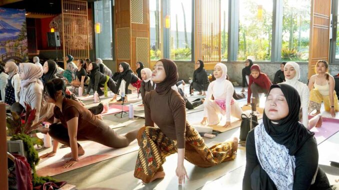 Yoga Berbatik: Harmoni Wellness dan Warisan Batik di Hotel Bintang Lima