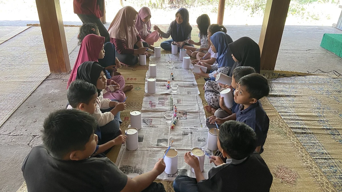 Mahasiswa Universitas Bawa Literasi Keuangan ke Sekolah