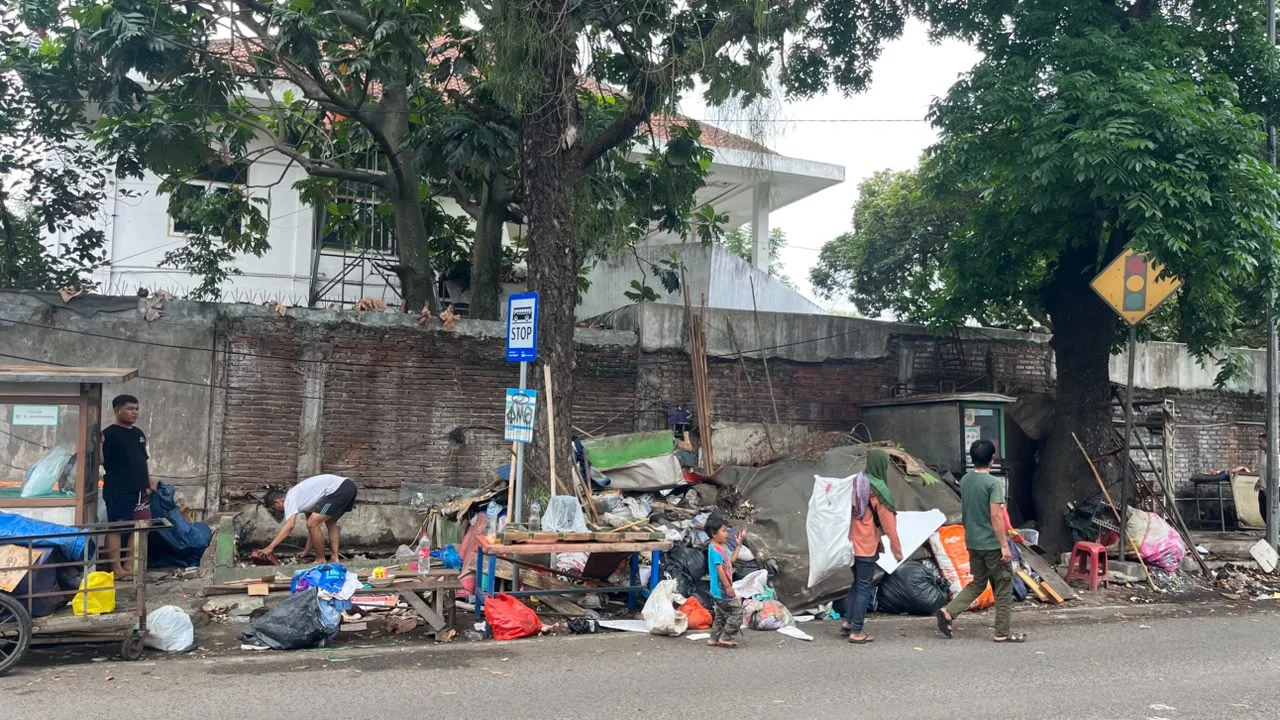 Ketika Penataan Trotoar Mengubah Nasib Pedagang