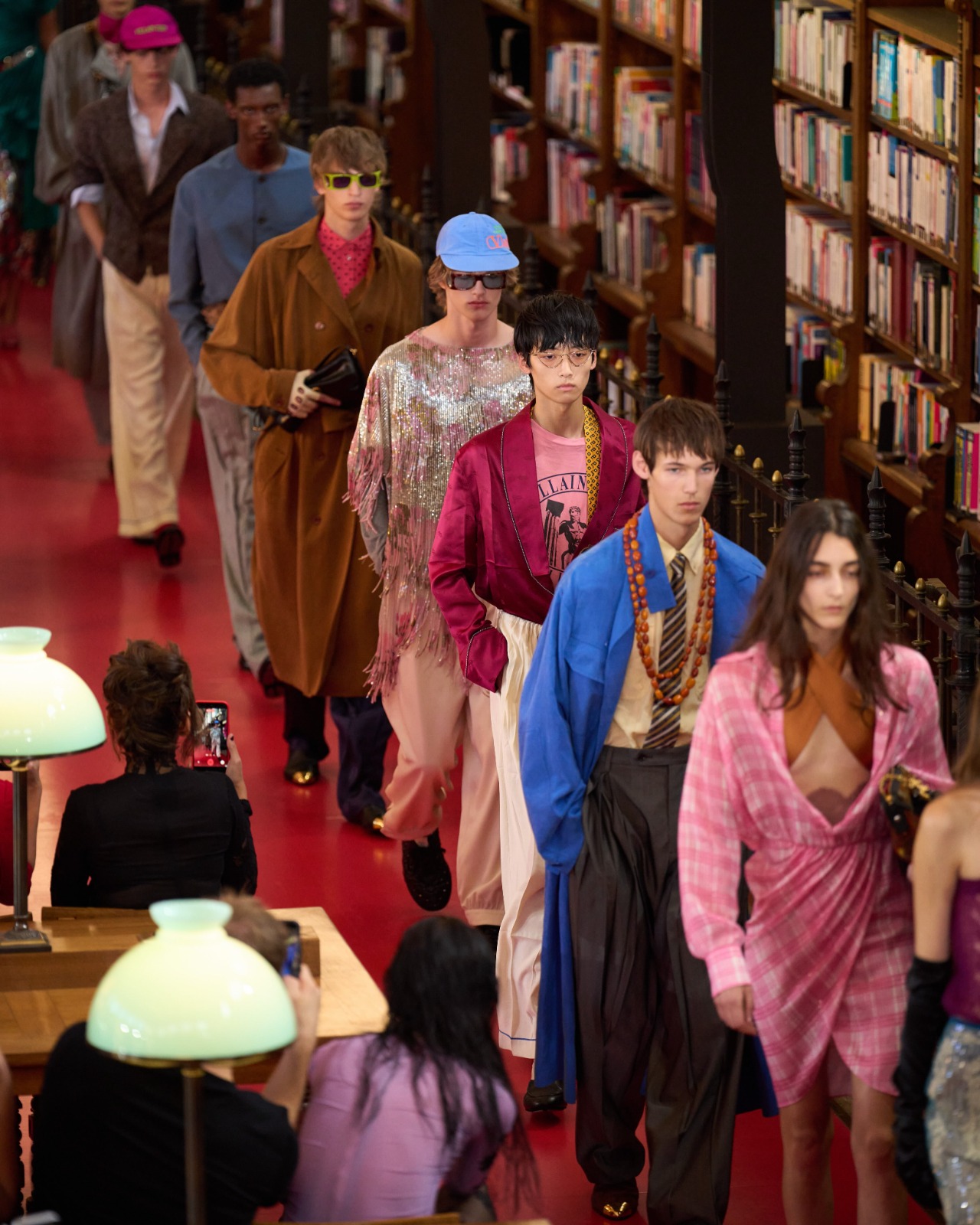 Lima Koleksi Paling Berkesan di Paris Fashion Week SS27