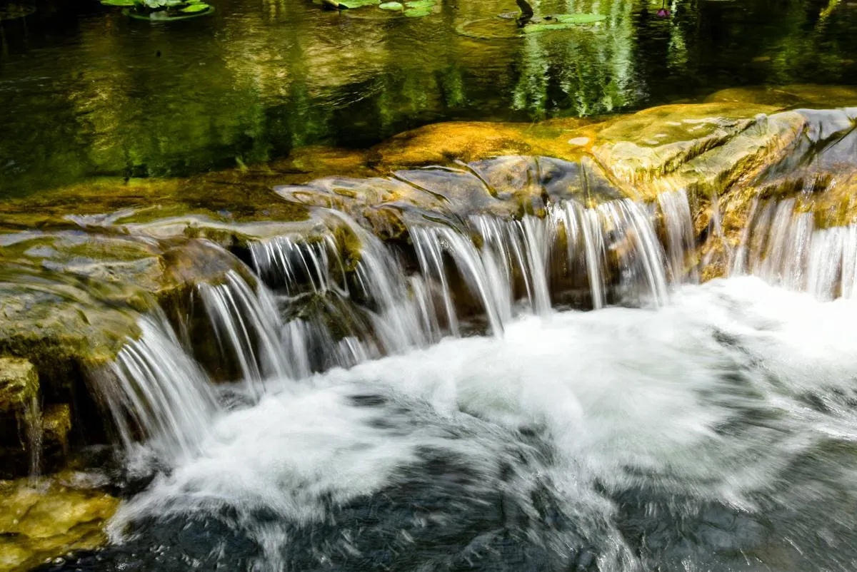 3 Pilihan Staycation Dekat Jakarta: Hot Spring, Glamping, dan Telaga