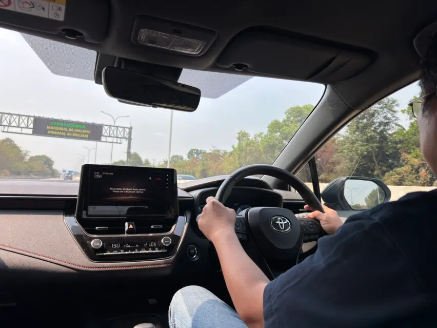 Toyota Vios Hybrid vs Corolla Altis Hybrid: Irit BBM atau Nyaman?
