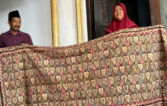 Pengrajin Batik Lokal Mengubah Warisan Menjadi Penghasilan Berkelanjutan