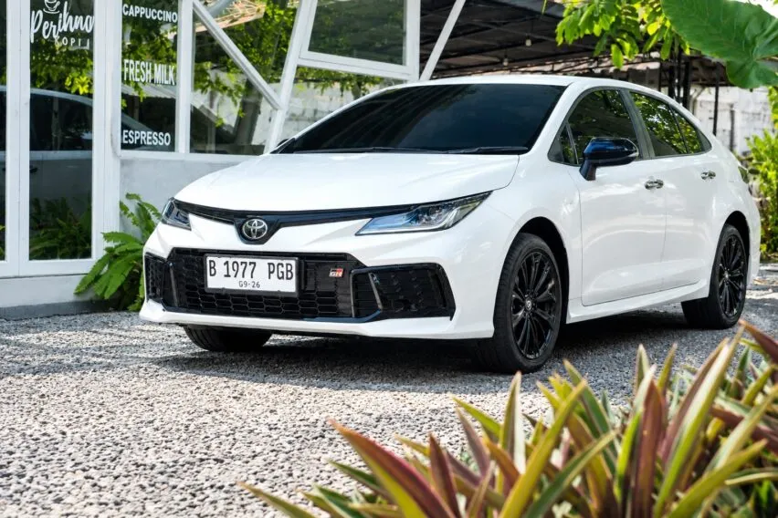 Toyota Vios Hybrid vs Corolla Altis Hybrid: Irit BBM atau Nyaman?