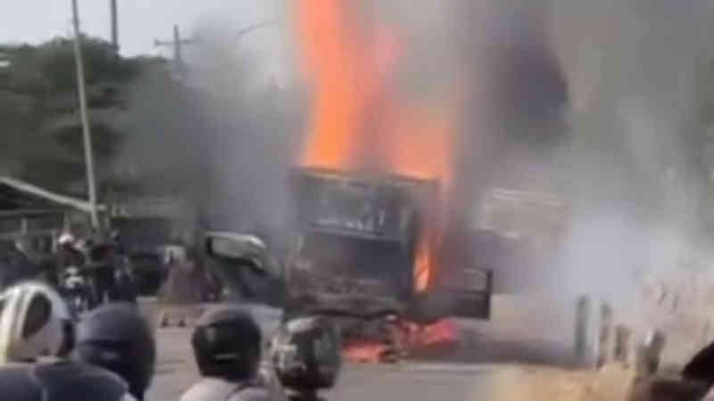 Mengapa Truk Kontainer Terus Terbakar di Jalan Tol