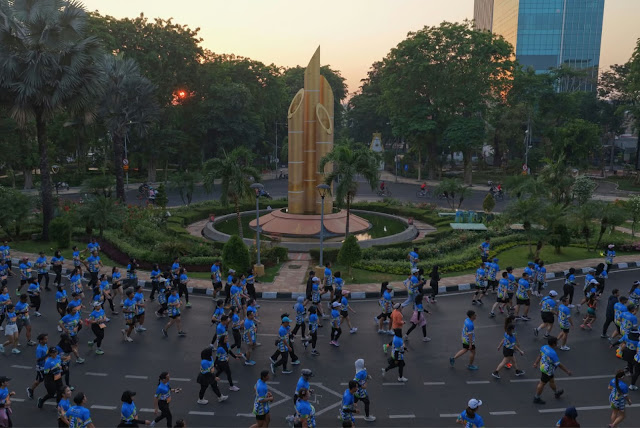 Maraton Surabaya: Ekonomi Melonjak, Warga Terjebak Macet
