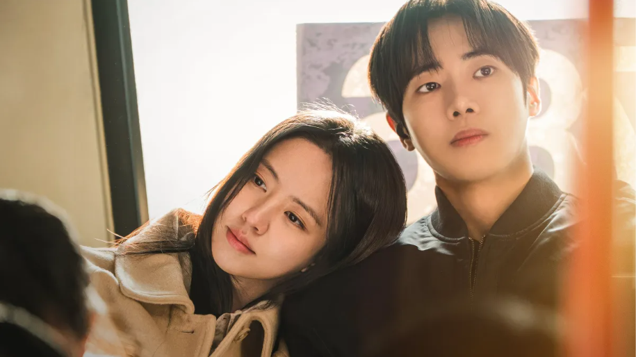 Between Steps: Romansa, Robotika, dan Luka yang Disembuhkan Pelan-Pelan