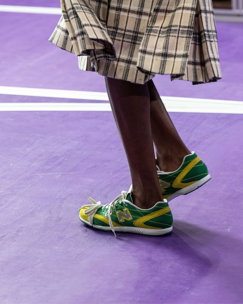Kolaborasi Sneaker Mewah di Fashion Week: Antara Heritage dan Sporty