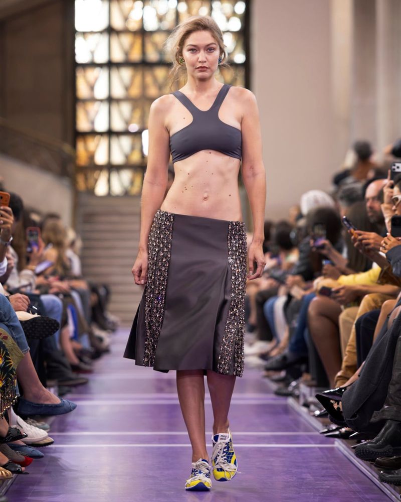 Kolaborasi Sneaker Mewah di Fashion Week: Antara Heritage dan Sporty