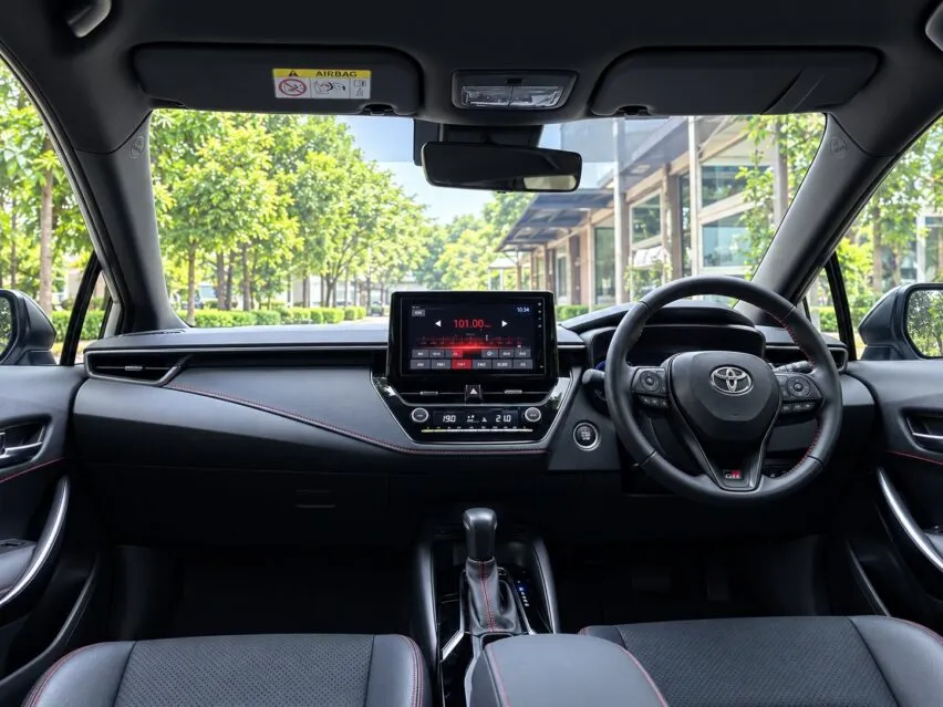 Toyota Vios Hybrid vs Corolla Altis Hybrid: Irit BBM atau Nyaman?