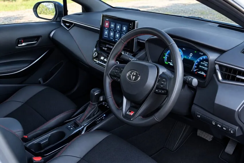 Toyota Vios Hybrid vs Corolla Altis Hybrid: Irit BBM atau Nyaman?