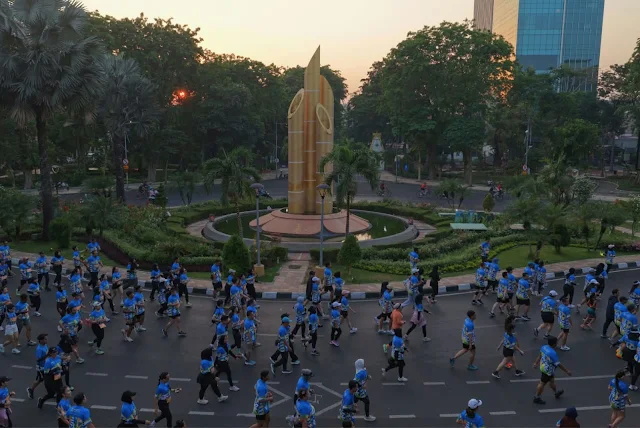 Maraton Surabaya: Ekonomi Melonjak, Warga Terjebak Macet