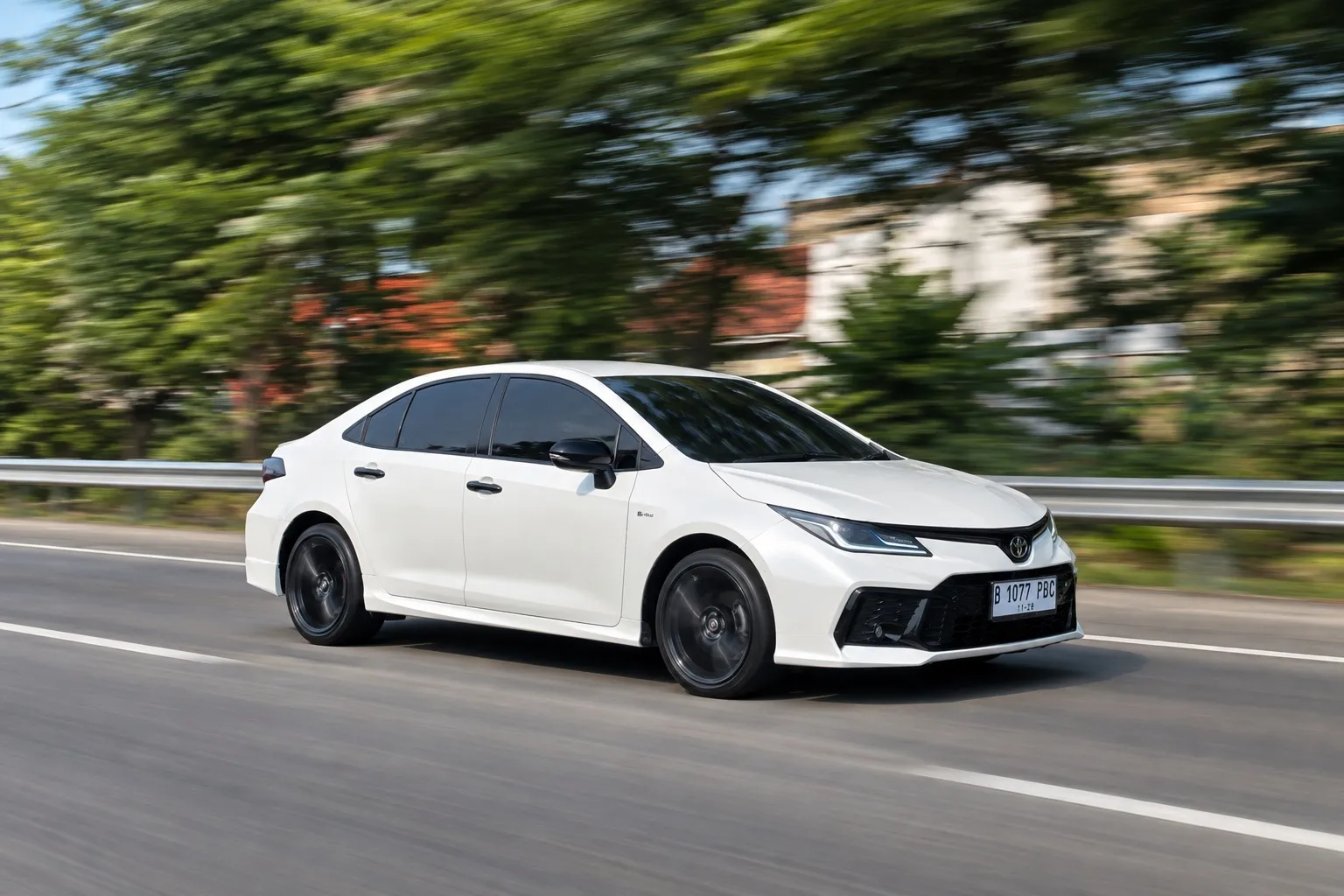 Toyota Vios Hybrid vs Corolla Altis Hybrid: Irit BBM atau Nyaman?