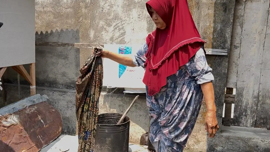 Pembatik Tradisional Mengubah Kain Menjadi Penghasilan Berkelanjutan
