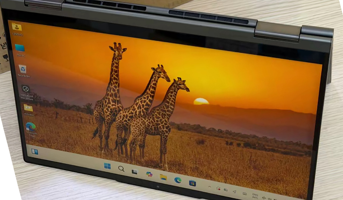 Laptop Convertible 2-in-1 untuk Kreator Konten Serius