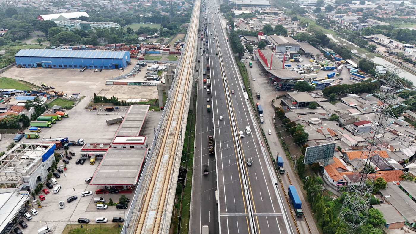 Contraflow di Tol Jakarta-Cikampek: Solusi Dinamis Saat Macet Puncak