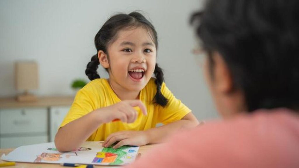 Kebiasaan Sehari-Hari yang Menghambat Perkembangan Bicara Anak