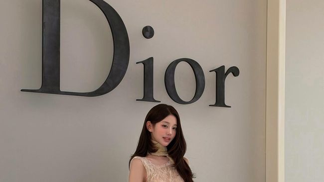Jang Wonyoung Memukau di Dior Paris Fashion Week