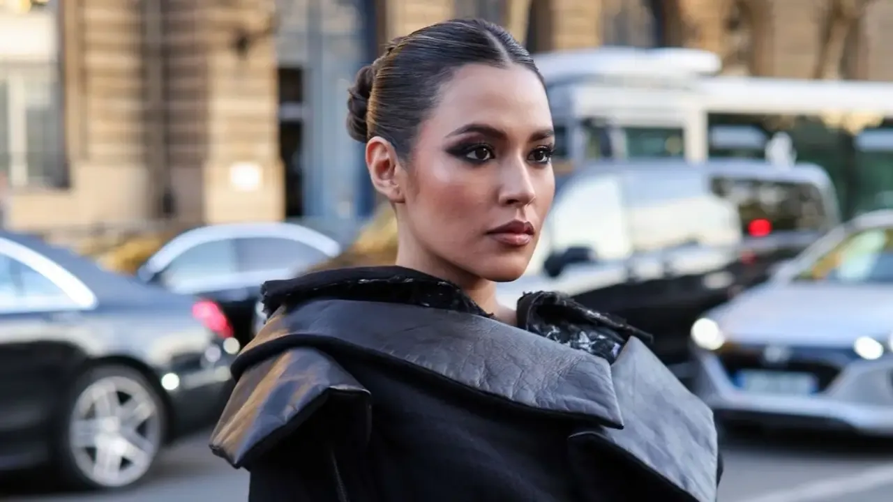 Dua Gaya Makeup Raisa di Paris Fashion Week: Soft vs Bold