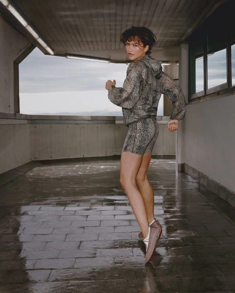Kolaborasi Selebriti dan Brand Olahraga di Runway Modern